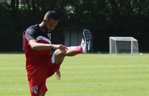 Wesley e Souza voltam a treinar e devem reforçar São Paulo no sábado