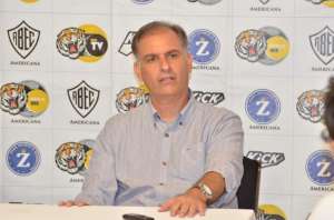 Carlos Octávio volta a analisar propostas após deixar o Rio Branco