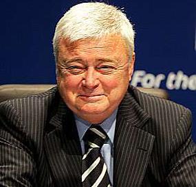 Contrato da Seleção Brasileira, feito por Ricardo Teixeira, arranha a imagem da CBF