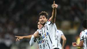 Corinthians renova com zagueiro Felipe até o fim de 2018