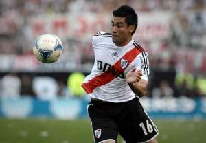 Em busca de reforços, Santos analisa Burdisso, do Boca, e Rojas, do River Plate