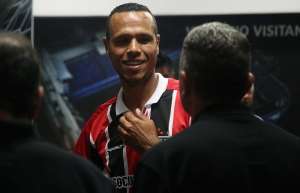 Luis Fabiano, artilheiro do São Paulo, pode pular o muro para jogar no Palmeiras