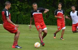 Milton Cruz faz mudanças no São Paulo e escala Luis Fabiano ao lado de Pato