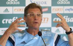 Oswaldo indica Valdivia titular e diz contar com liberação de Dudu