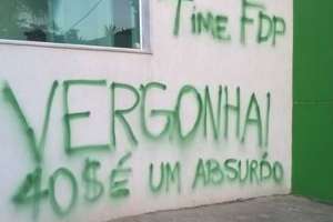Série B: Torcida protesta antes de treino e América-MG entra em campo pressionado