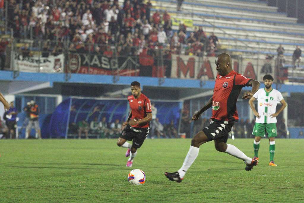 Brasil quer surpreender a Portuguesa no Pacaembu