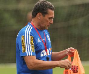 Treinador faz mistério sobre quem joga no domingo - Divulgação