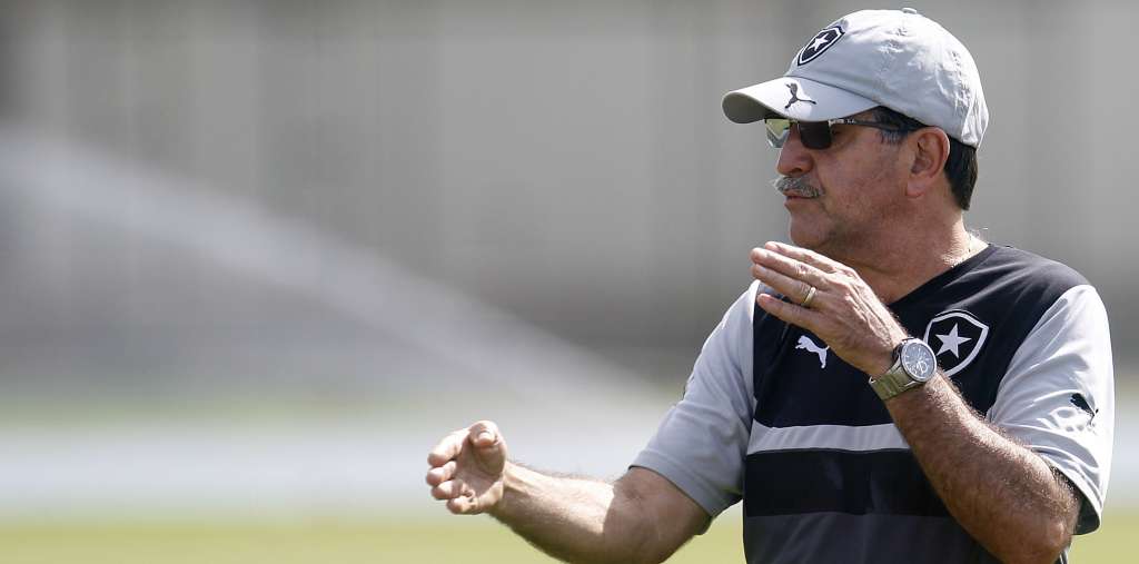 René Simões confirmou o time do Botafogo que levará à campo