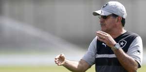 Série B: Em Brasília, Botafogo faz treino leve para corrigir erros de posicionamento