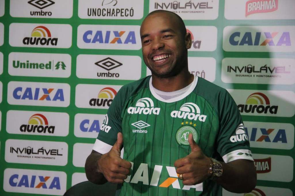 Tiago Costa é o novo reforço da Chapecoense para o Brasileirão