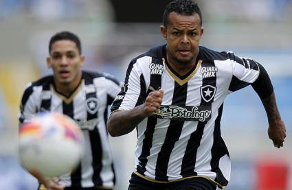 Bill ficou muito isolado no ataque do Botafogo que ficou no empate sem gols com o Atlético-GO