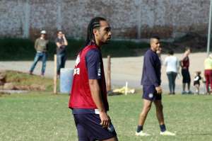 Após abandonar carreira com problema no coração, Everton Costa, ex-Vasco e Santos, volta a treinar