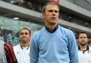 Milton Mendes parabeniza jogadores do Atlético-PR por vitória contra Atlético-MG: 