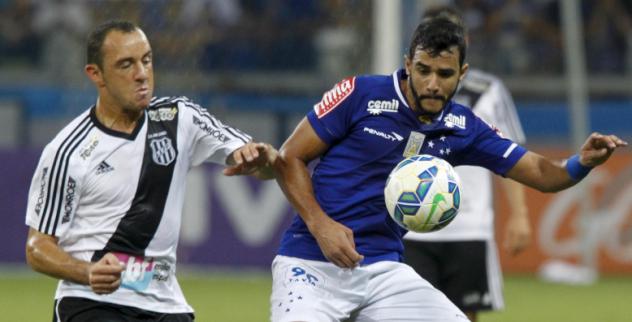 Ponte Preta marcou bem o Cruzeiro e empate caiu bem para os dois times. Foto: Washington Alves - Light Press