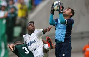 Kelvin nega necessidade de reforços e diz que Palmeiras vive má fase