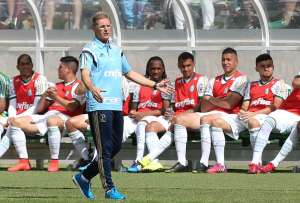 Alexandre Mattos reúne elenco e cobra publicamente os jogadores do Palmeiras