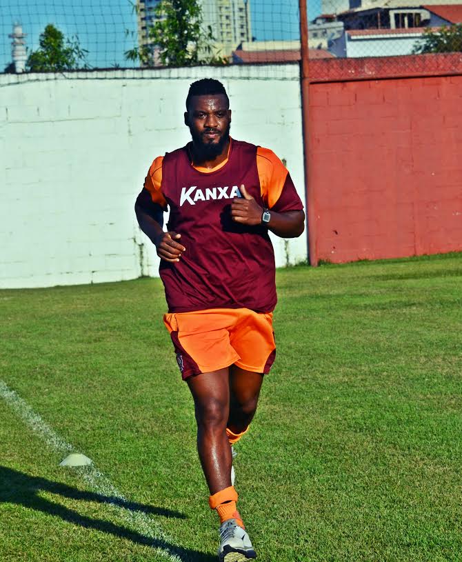 Alê treina no Estádio do Melão