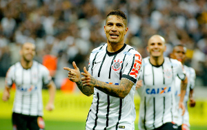 Pressionado por torcida, Flamengo mostra otimismo para contratar Guerrero