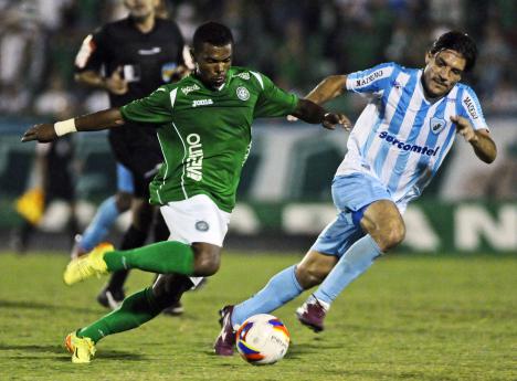 Germano, à direita, mais uma vez comandou o Londrina à vitória. Foto: Rodrigo Villalba - AFI