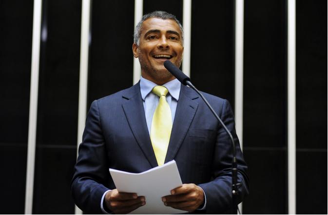 Romário é o principal oposicionista da CBF no Congresso 