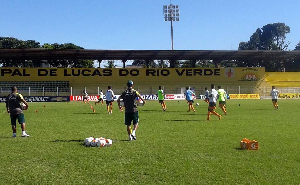 Luverdense treina forte para enfrentar o Macaé