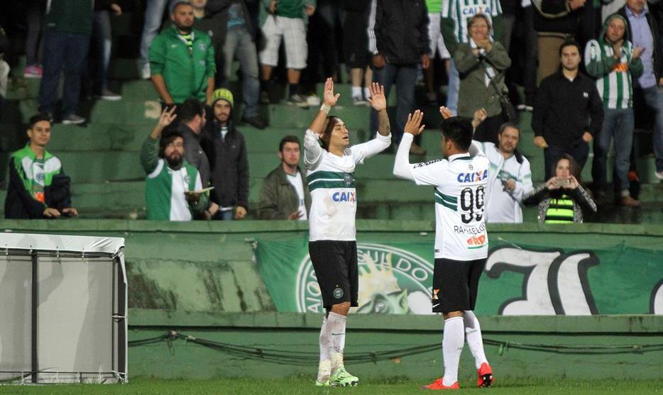 Wellington Paulista marcou o gol de empate do Coxa ainda no primeiro tempo