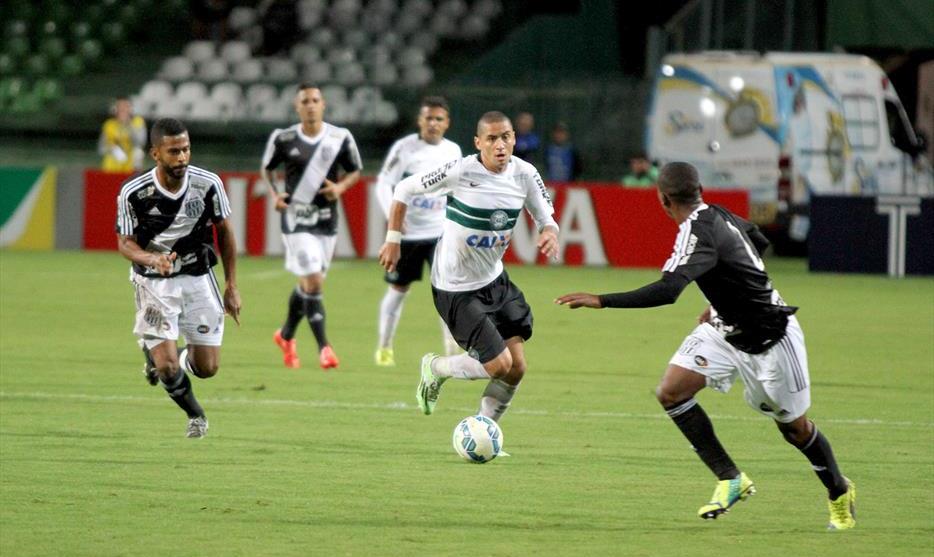 Coritiba e Ponte Preta fizeram uma partida bastante equilibrada na noite desta quarta-feira