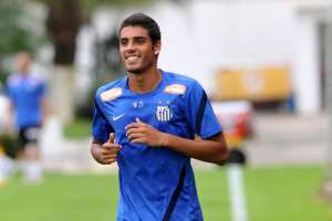 Sem grana, Santos pode negociar Emerson Palmieri com Palermo, da Itália