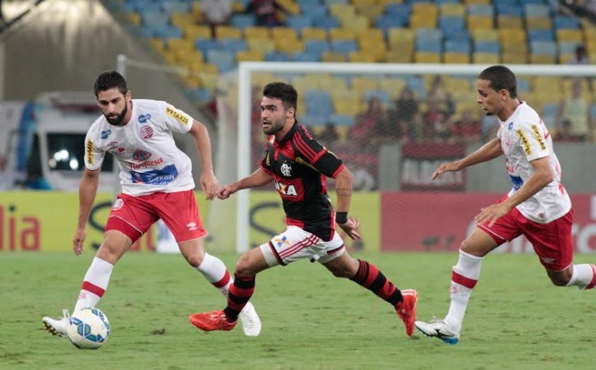 Flamengo abriu o placar no primeiro tempo, mas voltou desatento e levou o empate