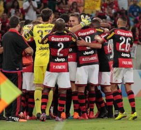 Flamengo comemorou muito seu gol, mas sofreu o empate do Náutico