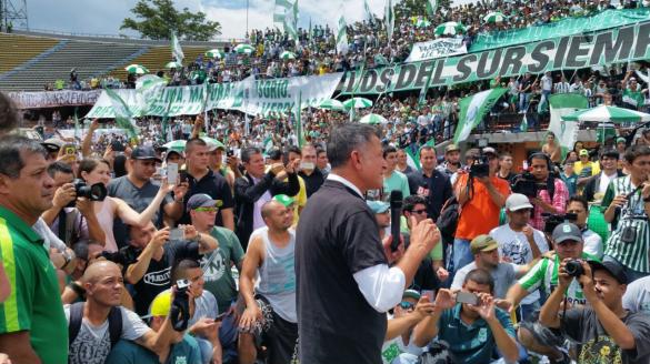 Milhares de torcedores do Atlético Nacional se despedem de Juan Carlos Osorio: Treinador chegou às lágrimas