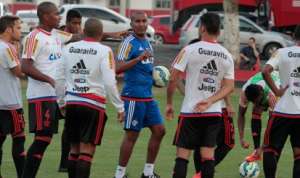 Apresentado no Fla, Cristóvão elogia elenco, mas admite pressão