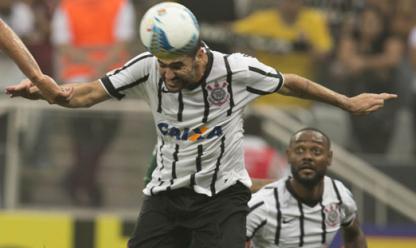 Danilo é um bom reserva, enquanto Vagner Love ainda não engrenou no Corinthians