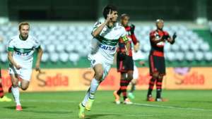 Palmeiras insiste, mas Coritiba veta saída do capitão Leandro Almeida