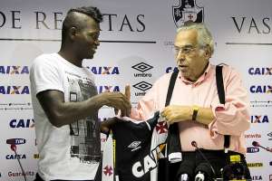 Riascos treina e pode estrear pelo Vasco contra o Atlético-MG no domingo