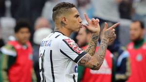 Flamengo contrata Guerrero, ídolo do Corinthians, por três temporadas