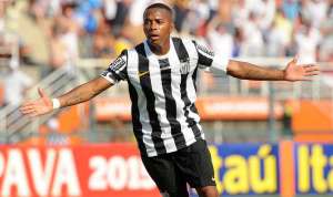 Após confirmar Guerrero, Flamengo desiste de Robinho