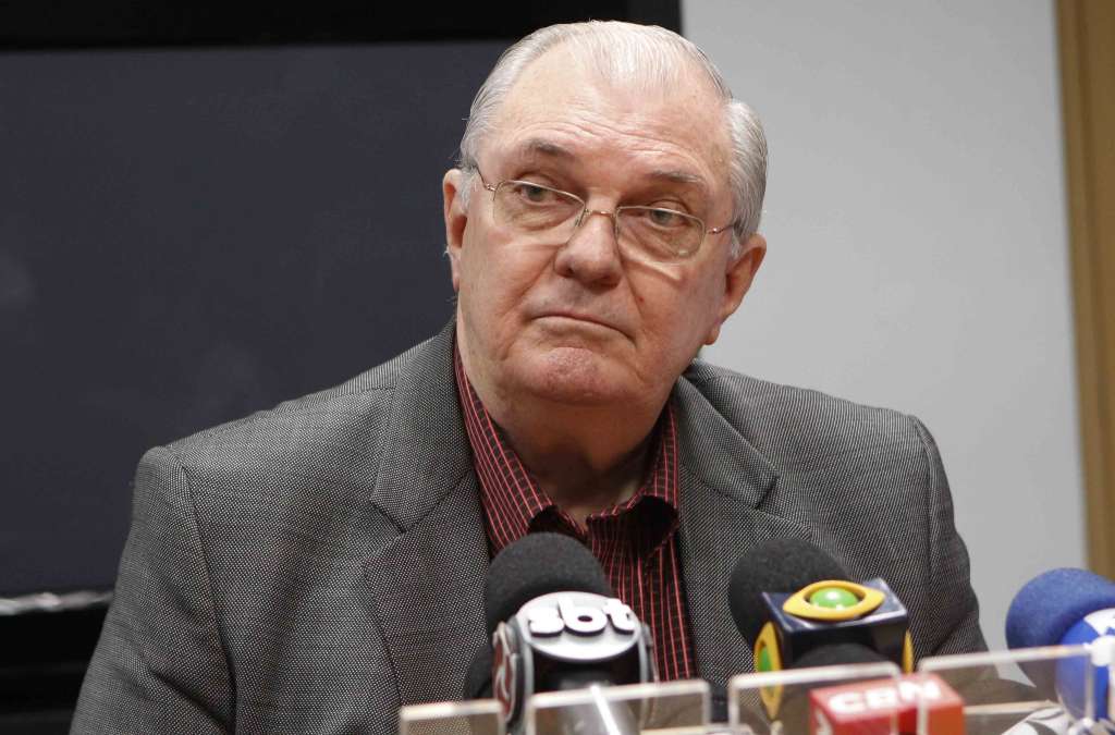 Gilvan Pinho Tavares mostrou confiança no trabalho de Marcelo Oliveira e negou ter procurado Luxemburgo