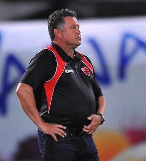 Roberto Cavalo se viu obrigado a fazer mudanças no time titular