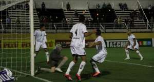 Série B: Terceira derrota em quatro jogos deixa técnico novato, Osmar Loss, balançando no Bragantino