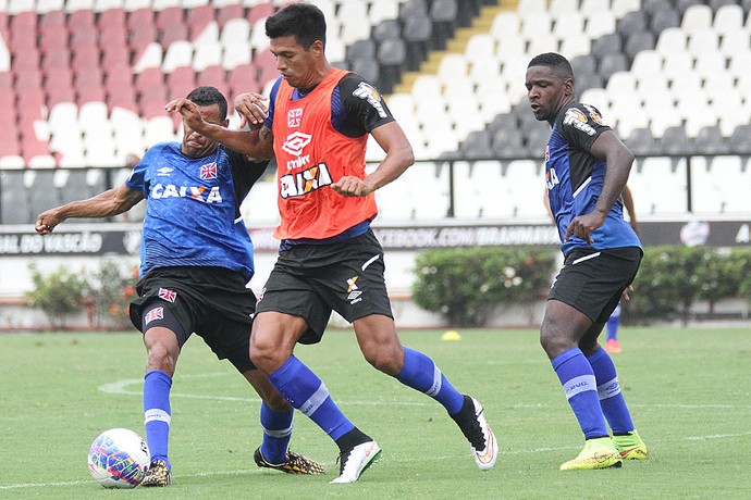 Vasco treina e Doriva confirma estreia na equipe titular