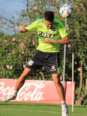 Rafael Bastos volta a ser titular após se recuperar de lesão