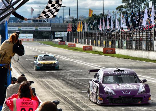 Vitória caseira de Júlio Campos em Curitiba, com Rubinho Barrichello em segundo lugar