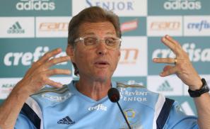 Oswaldo de Oliveira: semana de pressão superada com trabalho e bom humor