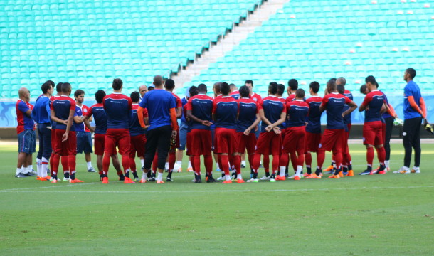 Elenco do Bahia se reúne antes da partida diante do Macaé