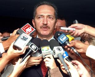 Aldo Rebelo, que pouco fez no Ministério dos Esportes, agora fala que governo já sabia dos podres da CBF. Não fez nada por quê?