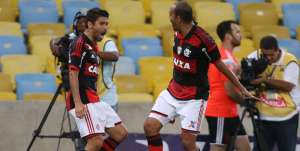 Palmeiras fica próximo de acertar a contratação de Alecsandro do Flamengo