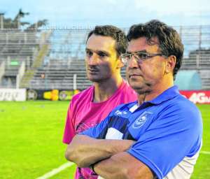 Horley Senna diz que Guarani vai apresentar novo técnico terça-feira e não sabe sobre 