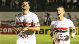 André Santos, ex-lateral de Corinthians e Flamengo, é flagrado em antidoping durante o Paulistão