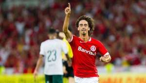 Brasileirão: Recuperado, Valdivia treina e deve reforçar o Inter na quinta